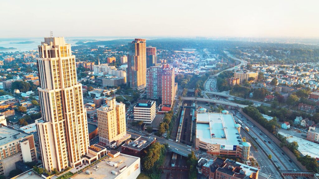 New Rochelle, localizada a poucos minutos da cidade de Nova York, a cidade que está no centro da partida de tênis do filme.