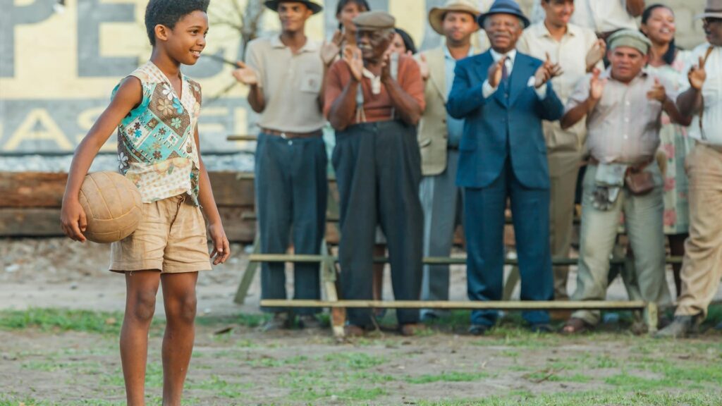 Filme biográfico sobre o lendário jogador de futebol brasileiro Edson Arantes do Nascimento, o Pelé.